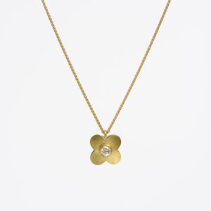 18 carat gold quatrefoil pendant with central pearl